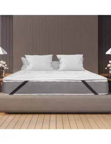 Cama de matrimonio con topper viscoelástico Viscogel Cashmere en una habitación decorada