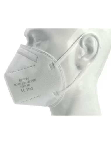 Mascarilla FFP2 NR First Protec en maniquí mostrando detalles de la certificación Mascarilla FFP2 NR First Protec en maniquí mostrando detalles de la certificación