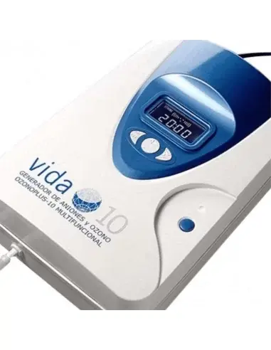 Generador de Ozono Care-Life Vida 10 con pantalla digital que muestra el temporizador y conectado a tubo para purificar agua