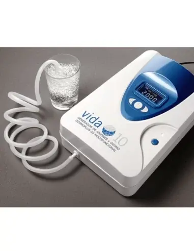 Gerador de Ozono Care-Life em funcionamento purificando um copo de água Gerador de Ozono Care-Life em funcionamento purificando um copo de água