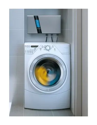 Gerador de Ozono Fastome instalado sobre uma máquina de lavar em funcionamento