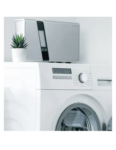 Gerador de Ozono Fastome colocado sobre uma máquina de lavar, com design compacto