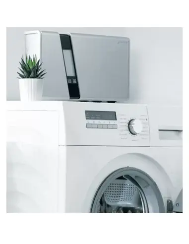 Gerador de Ozono Fastome colocado sobre uma máquina de lavar, com design compacto