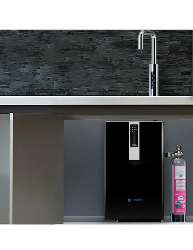 Dispensador de água debaixo da bancada profissional FASTOME com ultrafiltração, UV e gás, instalado debaixo da pia