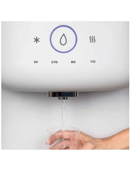 Grifo de la fuente de osmosis inversa FASTOME Zenith dispensando agua